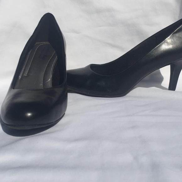 Black Comfort Plus Pumps - Picture 4 of 6